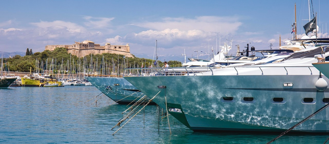 Vitrine_exterieur_agence_afa_assurances_generali_antibes