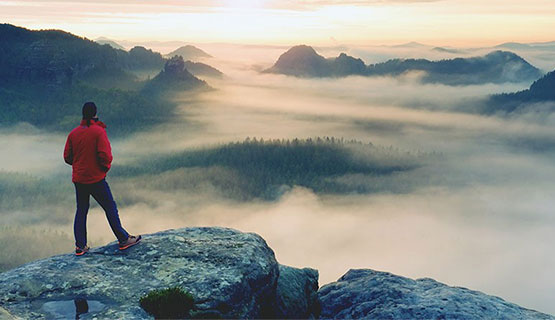 Homme sur une montagne