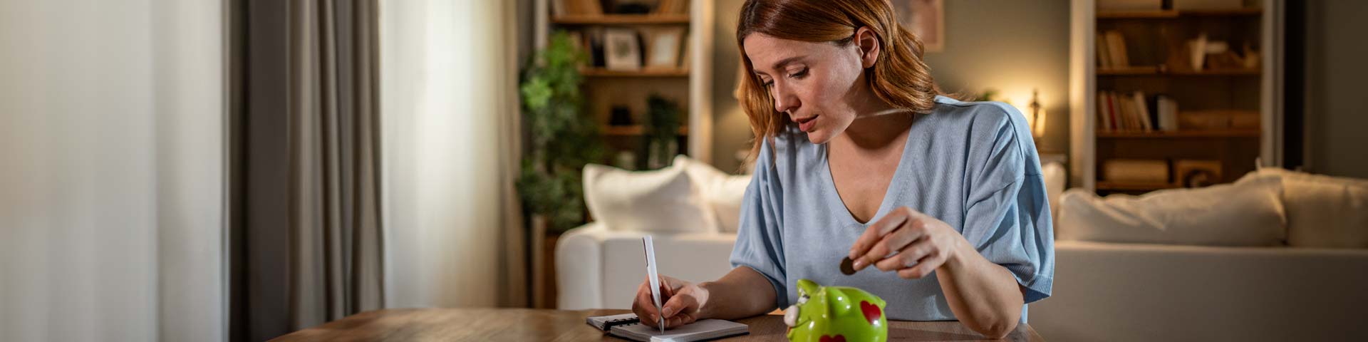 femme faisant ses comptes