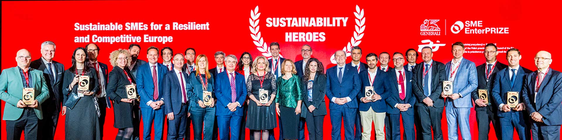 Photo de groupe des lauréats du prix EnterPRIZE 2025 récompensant les PME durables (à Bruxelles)