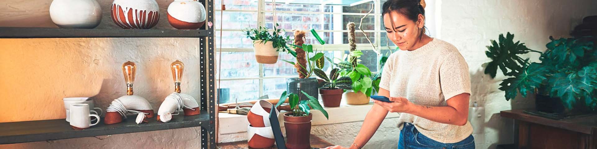 Une femme auto-entrepreneur souhaite passer à un statut de société