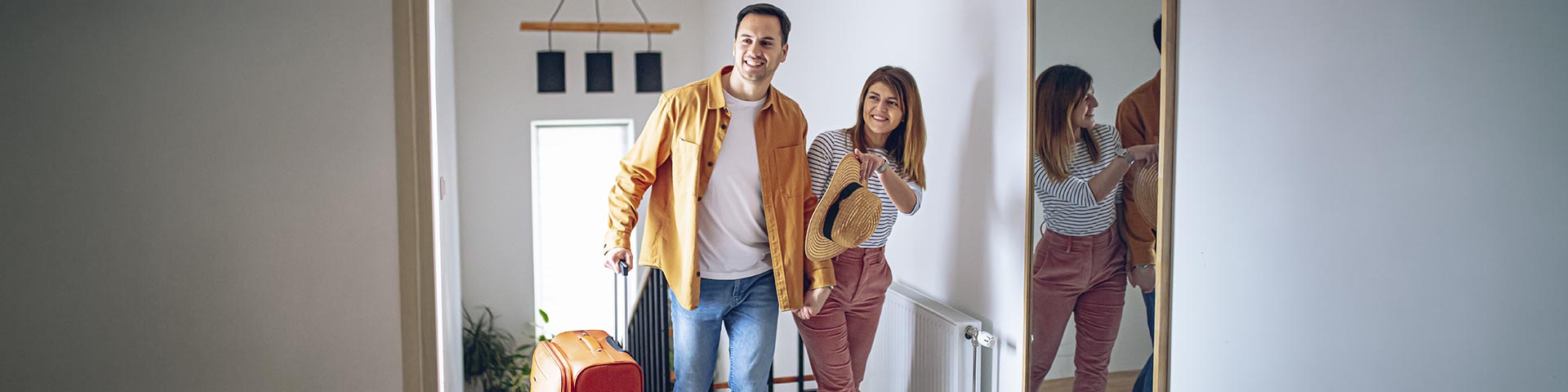 Un couple qui visite un appartement 