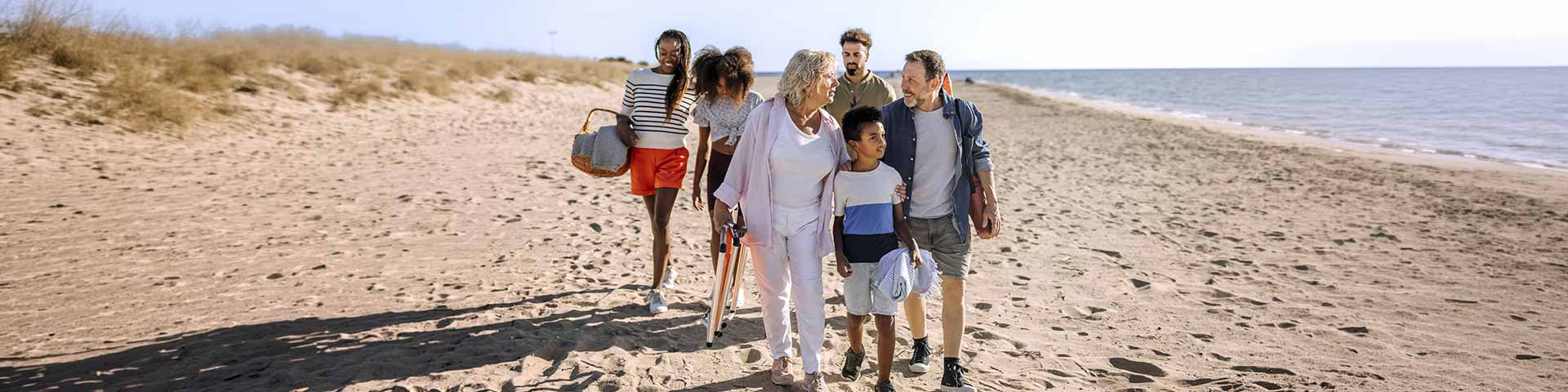 Une famille qui se balade sur une page