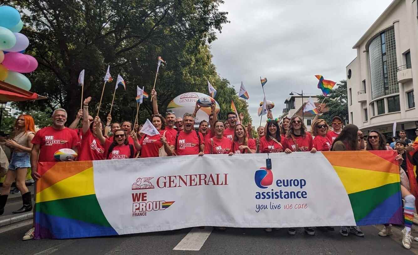 paris pride les coqs festifs generali