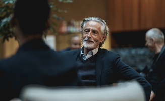 un homme en rendez-vous