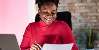 Une indépendante travaille son référencement sur Internet