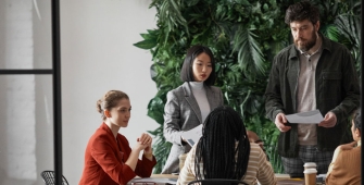 Une équipe en réunion 