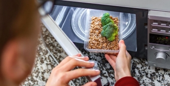 Chauffer des aliments au micro-onde