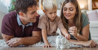 Une famille allongée 