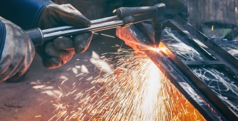 des étincelles de soudure