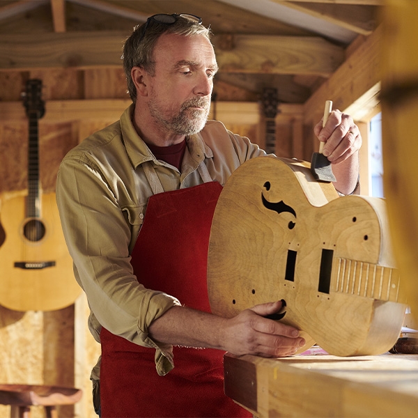 artisan dans son atelier