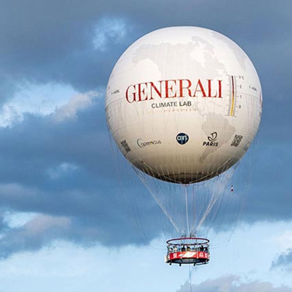 Ballon captif Generali en vol à Paris 15e 