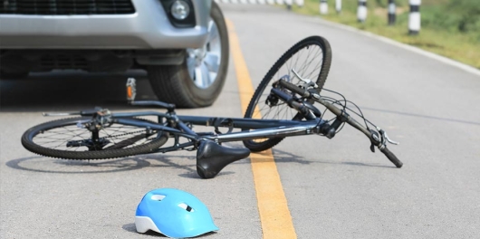 Accident entre un vélo et une voiture