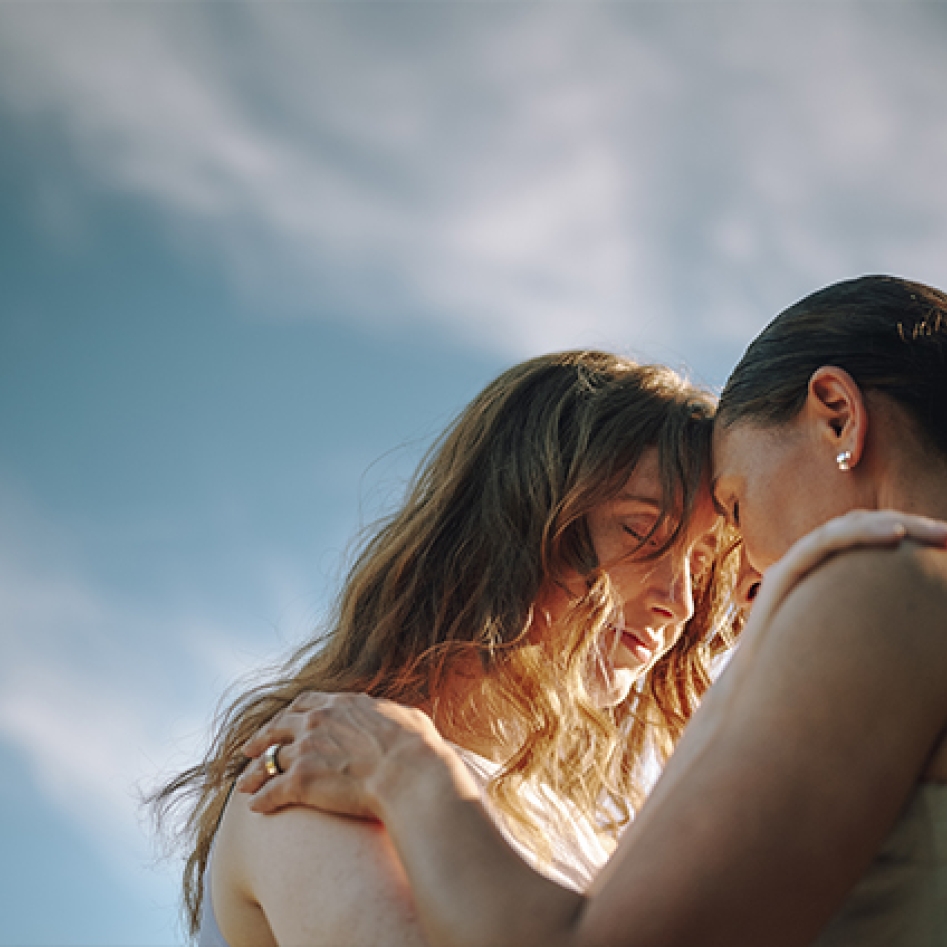 deux soeurs qui se protègent